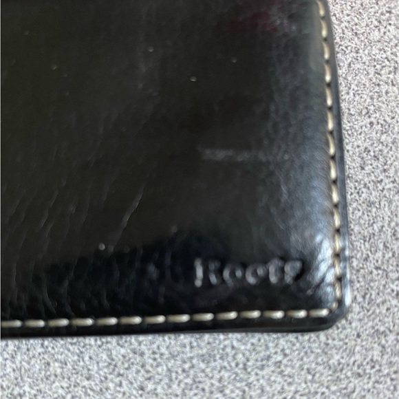 Vintage Roots Canada Black Leather Wallet - Picture 2 of 16
